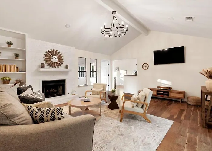 Charming & Bright W Lounging Pool And Hot Tub