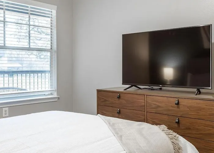 Landing Modern Apartment With Amazing Amenities