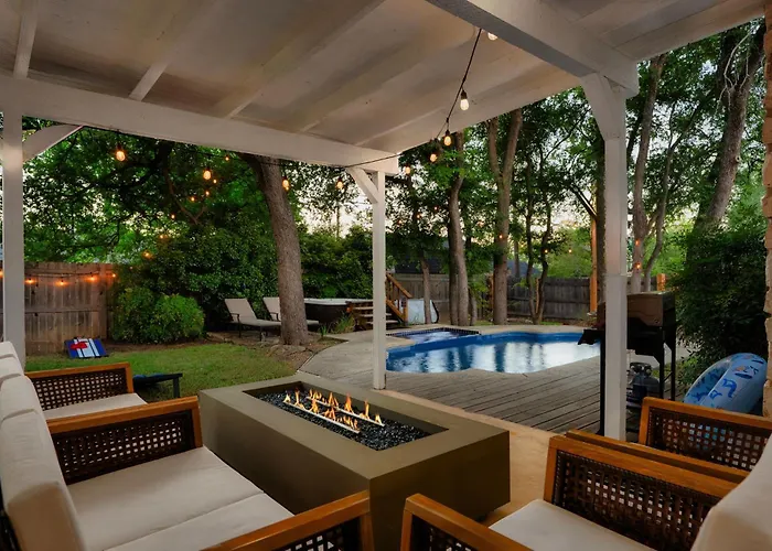Pool & Hot Tub Luxury Escape Gym & Gameroom