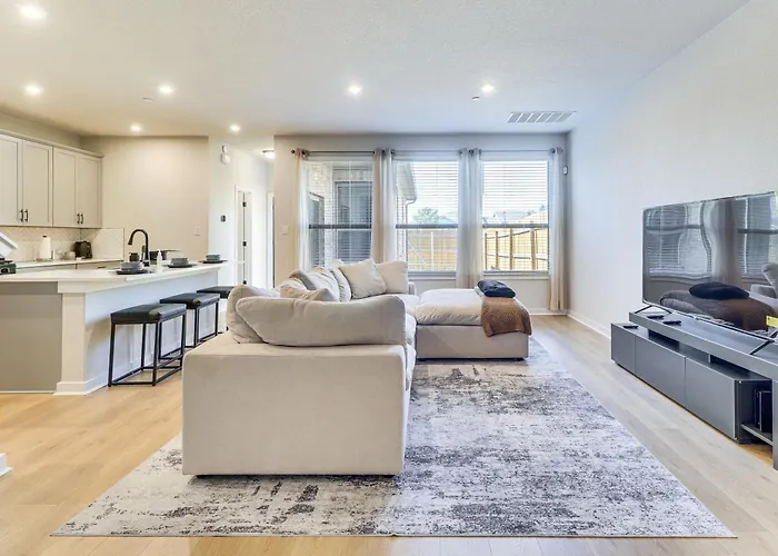 < 2 Mi Kalahari & Dell Diamond! Modern Townhome