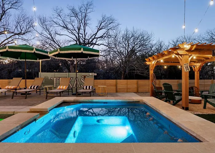 5Br Oasis W Pool Spa Sauna & Fire Pit
