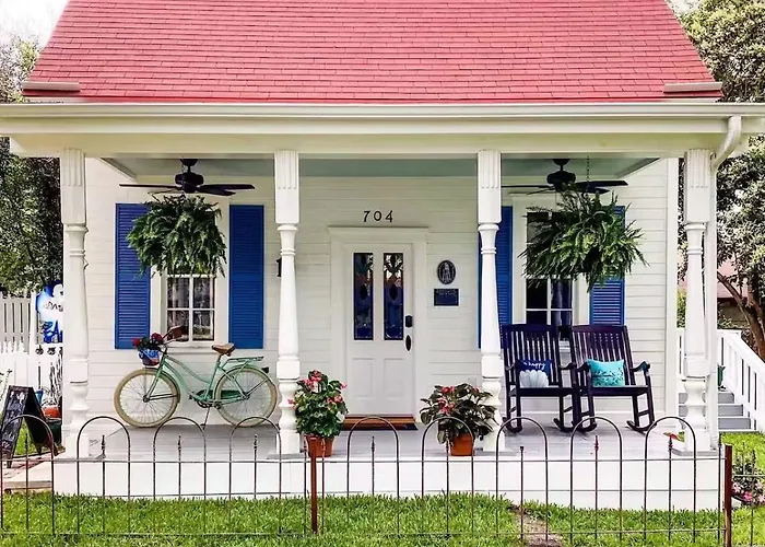 Historic Cottage In Round Rock Tx Cozyyard, Wifi