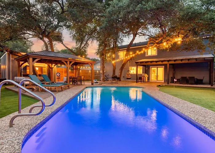 Lone Star Luxe - Heated Pool - Game Room - Mini-Golf & Bar