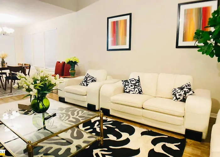 Elegant 4 Bedroom With 6 Beds Sleeps 12