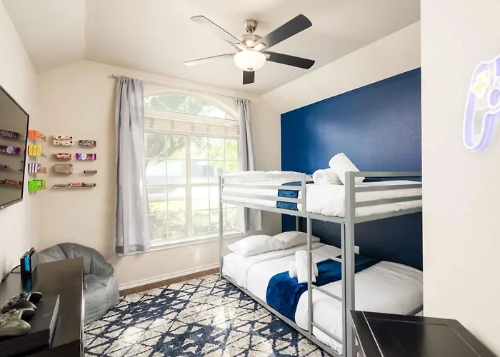 Cozy Getaway, Minutes From Austin!
