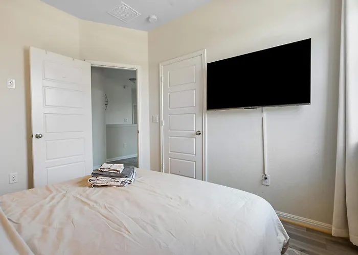 3Br 12 Mins To Kalahari Bbq & Private Patio